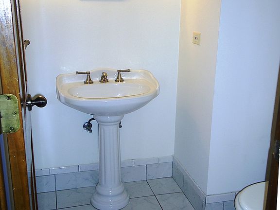 5th image of 2633 Somerset Dr