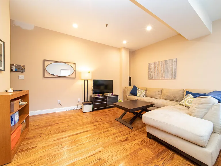 227 Christopher Columbus Dr #336B — Photo 4