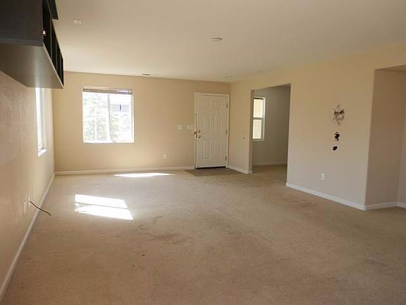 3rd image of 1463 Garnet Way