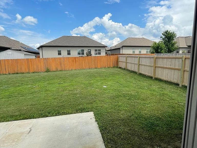 696 N Montego St — Photo 22