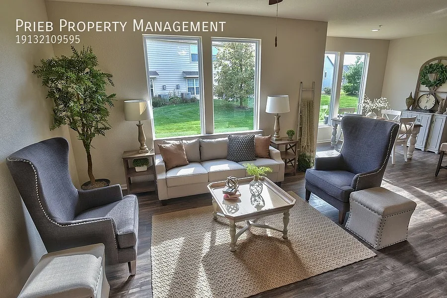 Reserves Townhome - Available October 29th — Photo 2