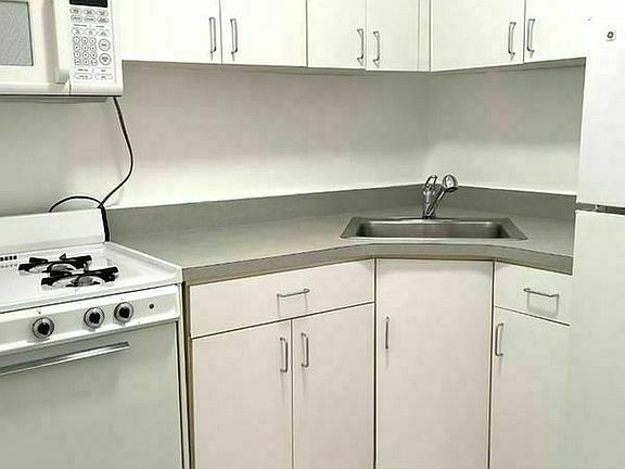 5th image of 41 W 71st St APT 6A