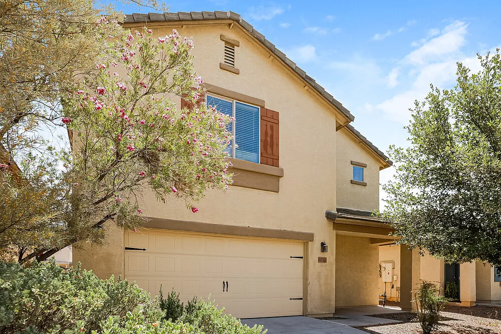 4 bed, 2.5 bath, 2053 sqft, $2,420 — Photo 4