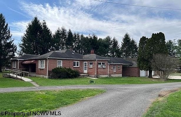 1st image of 81 Pine Circle Dr