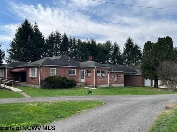 81 Pine Circle Dr, Elkins, WV 26241