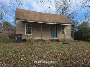 806 N 11th St, Van Buren, AR 72956