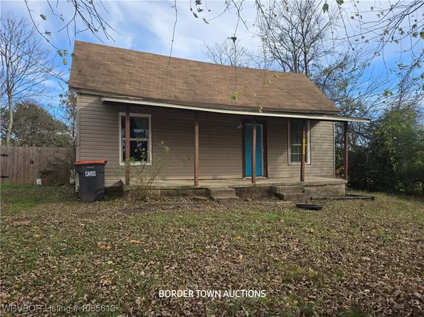 806 N 11th St, Van Buren, AR 72956