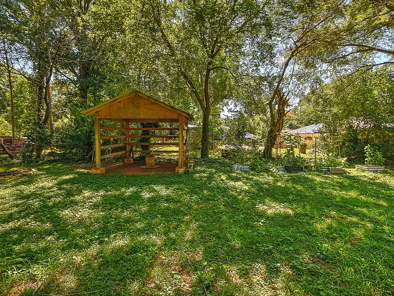 2113 Jennie Linn Dr — Photo 40