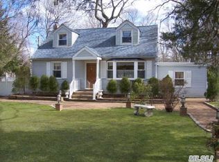 5 Swezey Ln, Middle Island, NY 11953