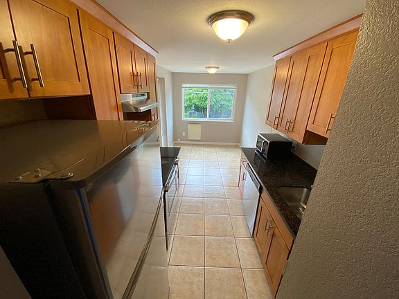 3rd image of 514 NE 112th St APT 203