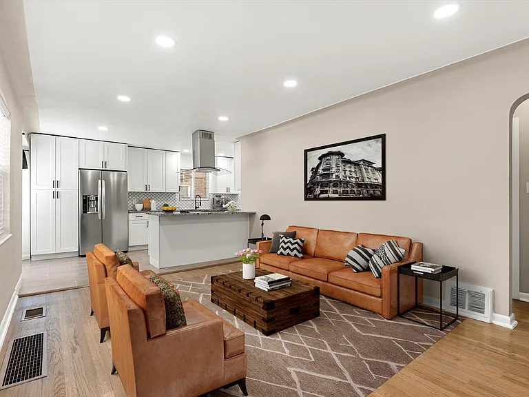 1227 Ash St — Photo 1