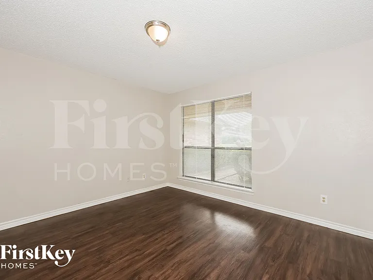 1220 Mockingbird Ln — Photo 10
