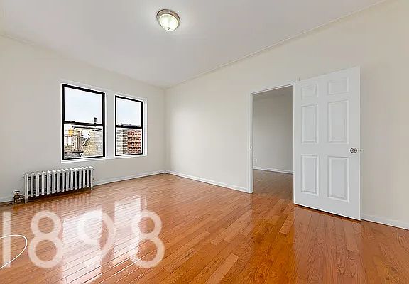 5th image of 4323 40th St APT 6J