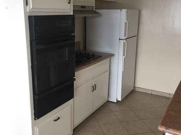 4th image of 742 Sidonia Ave