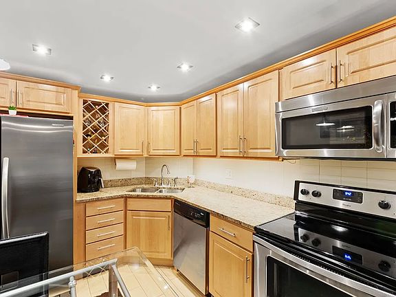 2nd image of 7525 W Lawrence Ave Unit 403