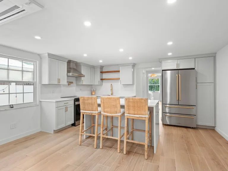 6960 Poinsetta Ave — Photo 10