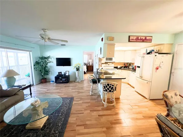 3755 S School Ave APT 41, Sarasota, FL 34239