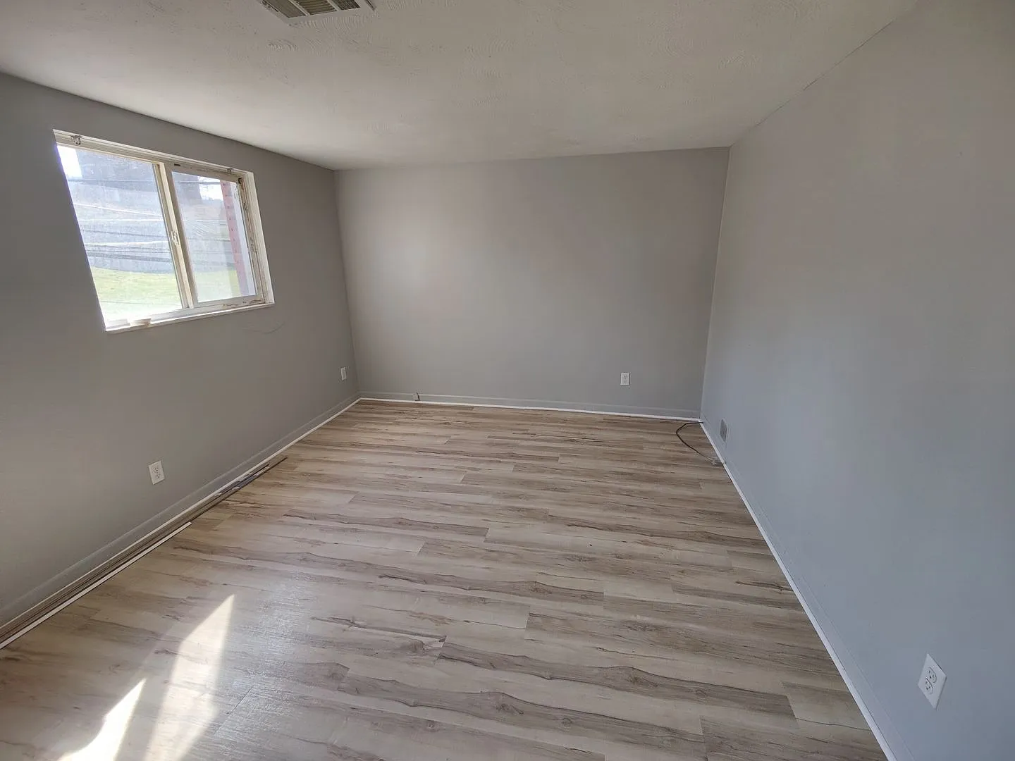 Glassport - 2 BR - 2nd Floor Apartment! Section 8 accepted! — Photo 3
