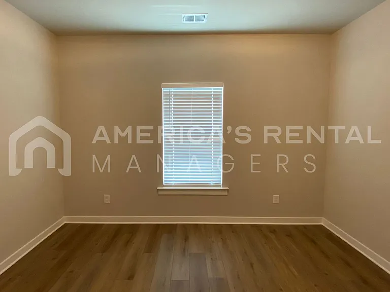 1300 Brookhaven Dr — Photo 11