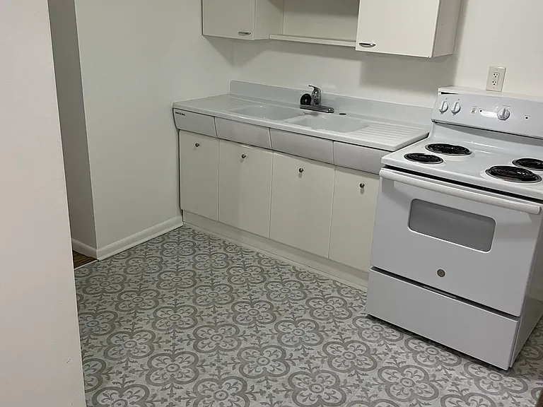 4922 California St #5 — Photo 14