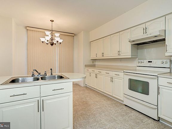 3rd image of 6413 Little Potters Ln
