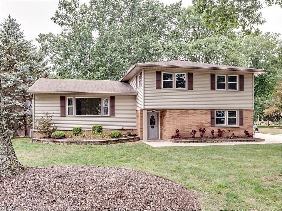 1st image of 671 Woodland Dr