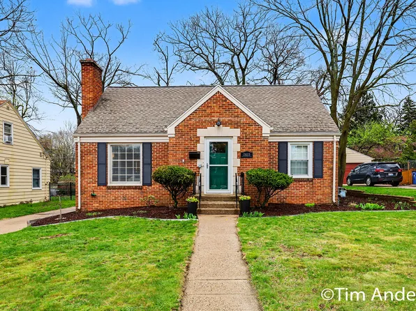 2612 Oakwood Ave NE, Grand Rapids, MI 49505