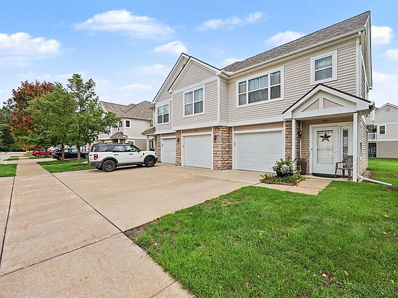 3rd image of 641 Fieldstone Cir W