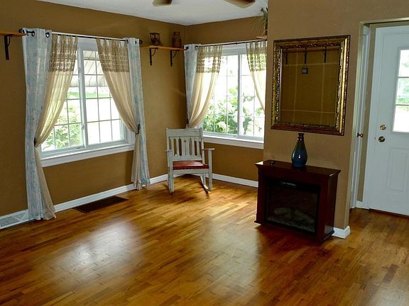 5th image of 1864 Haines St NW