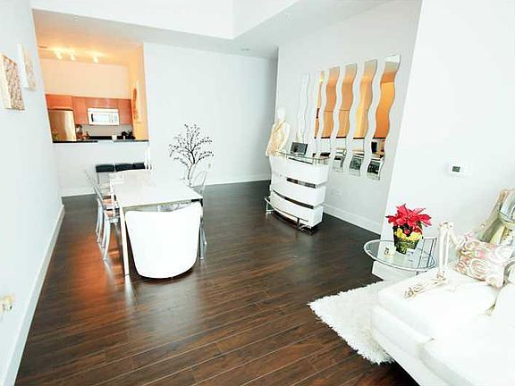 3rd image of 253 NE 2nd St APT 308S