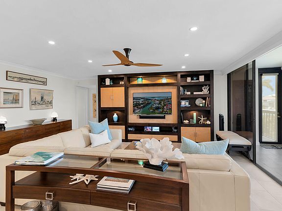5th image of 845 Collier Ct APT 301