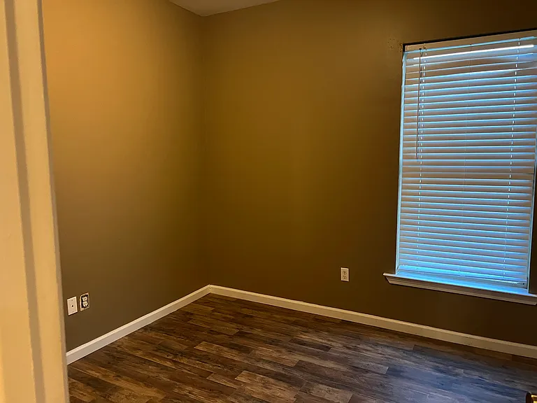 102 Petal Ave — Photo 9