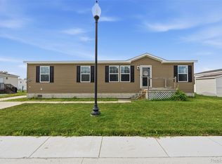 15887 Charlemagne Ave W, Clinton Township, MI 48038