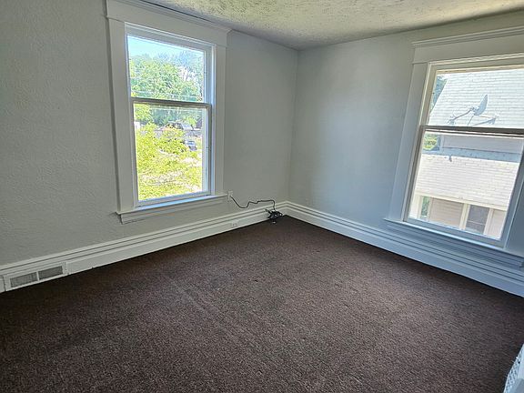 2nd image of 1014 E Oakland Ave