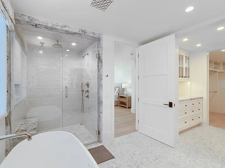 2820 Bayview — Photo 22