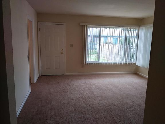3rd image of 4031-33 Clairemont Mesa Blvd