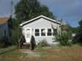 911 N Van Buren St, Litchfield, IL 62056