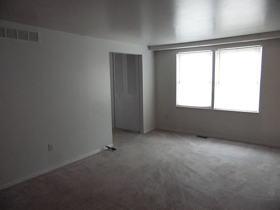 Family Room, approx 11.5'x 18'