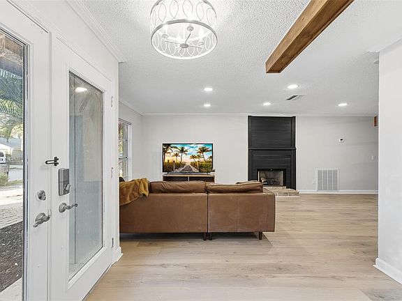 5th image of 9627 HIDDEN OAKS CIRCLE
