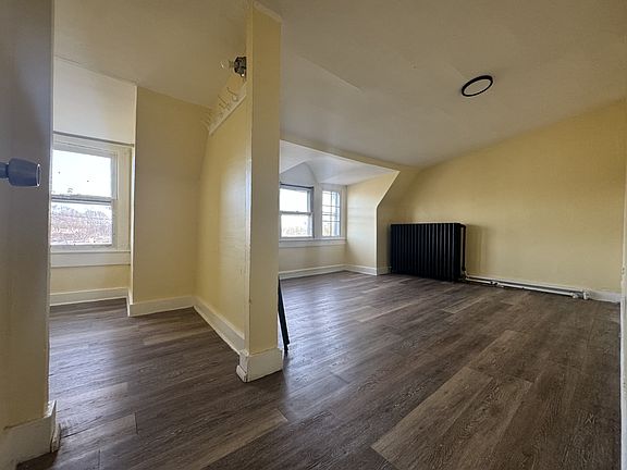 5th image of 472 Hudson Ave #3