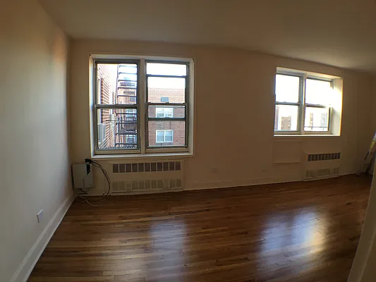 Rented by Kew Forest Realty Inc | media 7