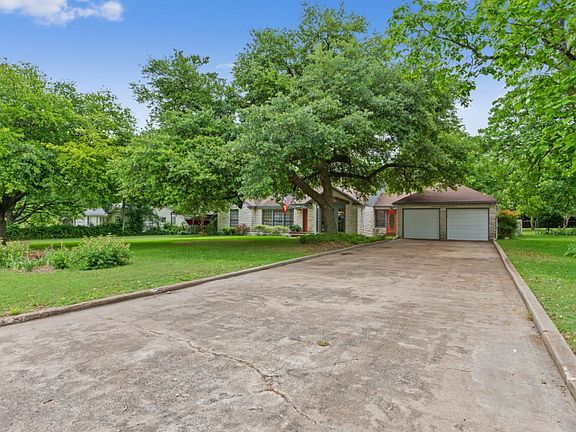2nd image of 4322 Hillcrest Dr