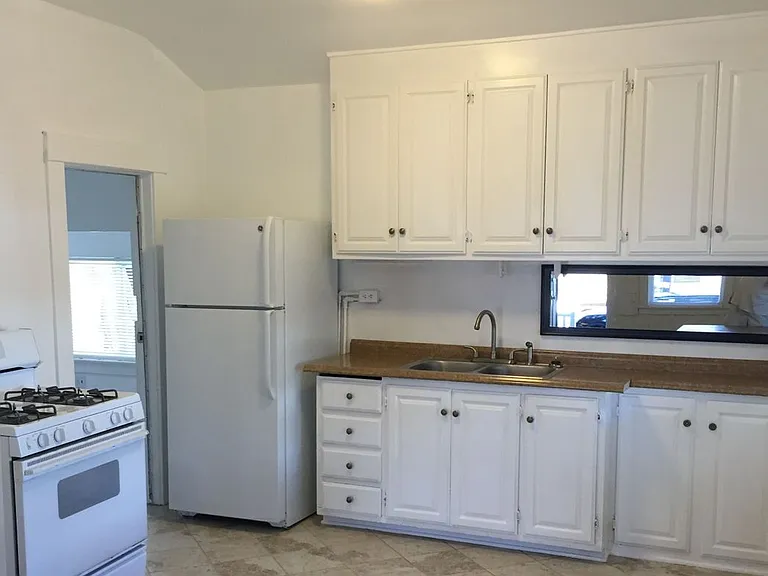 1835 Castillo St — Photo 5