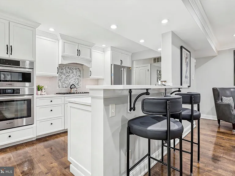 1750 Oakwood Ter #17A — Photo 8
