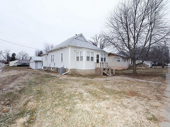 2nd image of 314 N 1st St