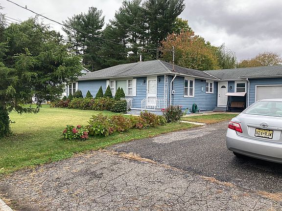 3rd image of 66 Boxwood Dr