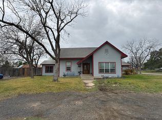205 S San Antonio St, Sabinal, TX 78881