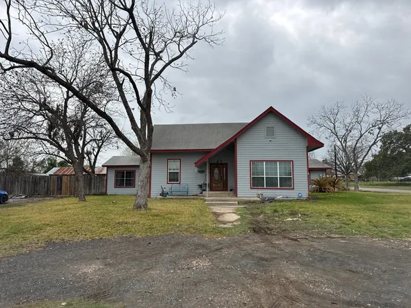 205 S San Antonio St, Sabinal, TX 78881
