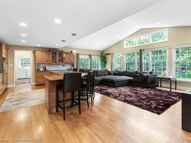 1688 Northlawn Blvd — Photo 3