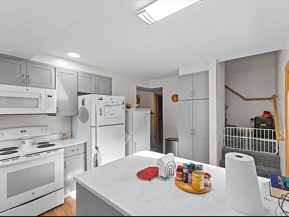 3rd image of 10 Lower Newton St #12